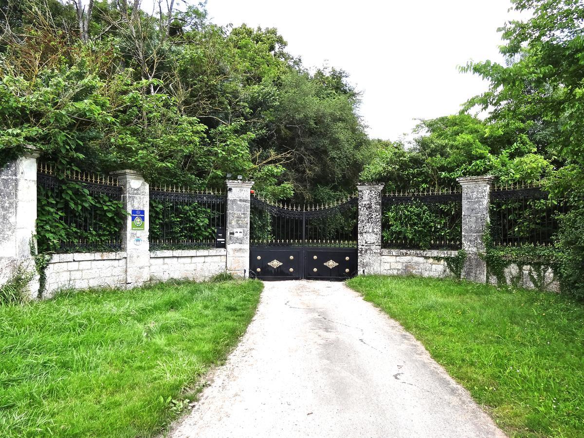 Chateau Les Vallees Tournon-Saint-Pierre Exteriér fotografie