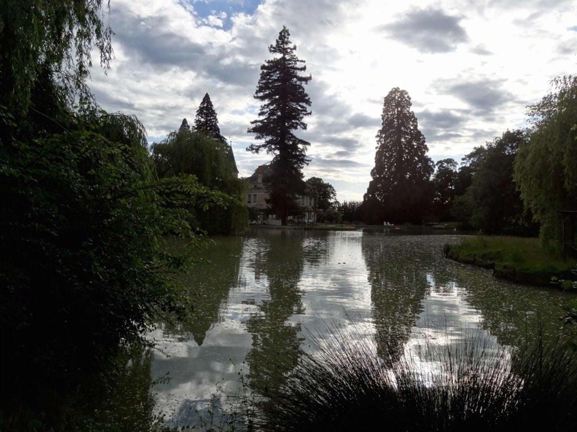Chateau Les Vallees Tournon-Saint-Pierre Exteriér fotografie